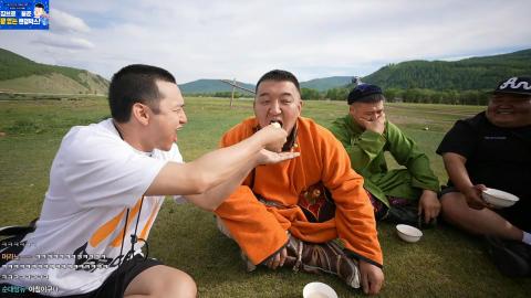 야바 - 몽골 상남자 체면 사르르 녹이는 한둬얼 친화력에 당황한 가이...