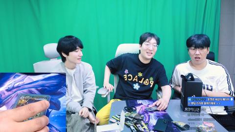 야바 - [클립]포켓몬카드 뽑기에 도움 많이 준 홍타쿠형한테 감사하는...