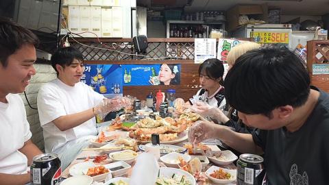야바 - [클립]시골쥐들 킹크랩 잘 먹는 거 보고 흐믓해하는 염보성